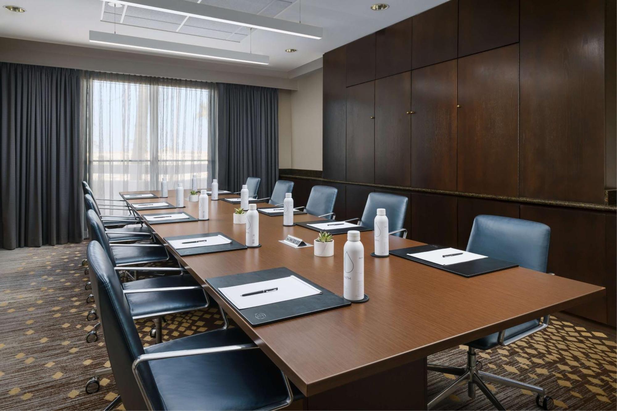 Hilton Phoenix Airport Екстериор снимка