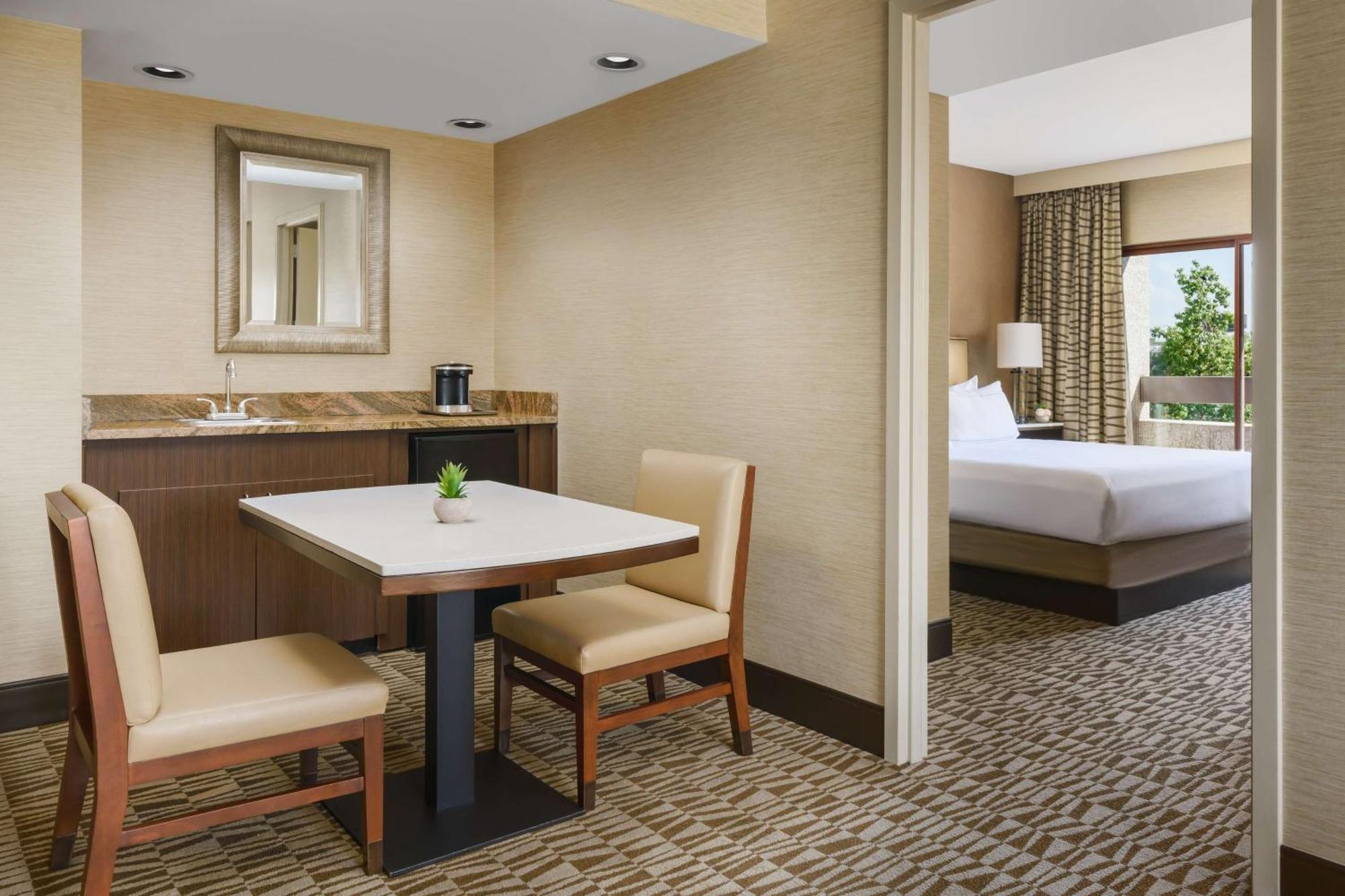 Hilton Phoenix Airport Екстериор снимка